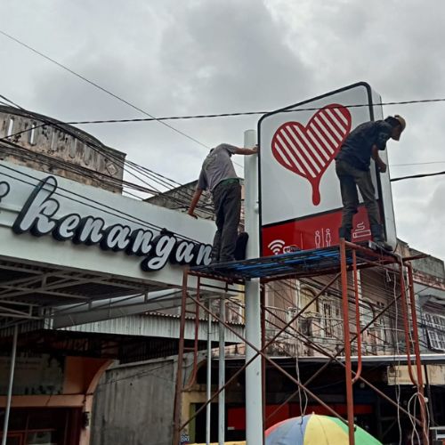 Jasa pembuatan neon box cafe